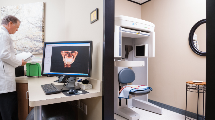 i-CAT orthodontist cone beam